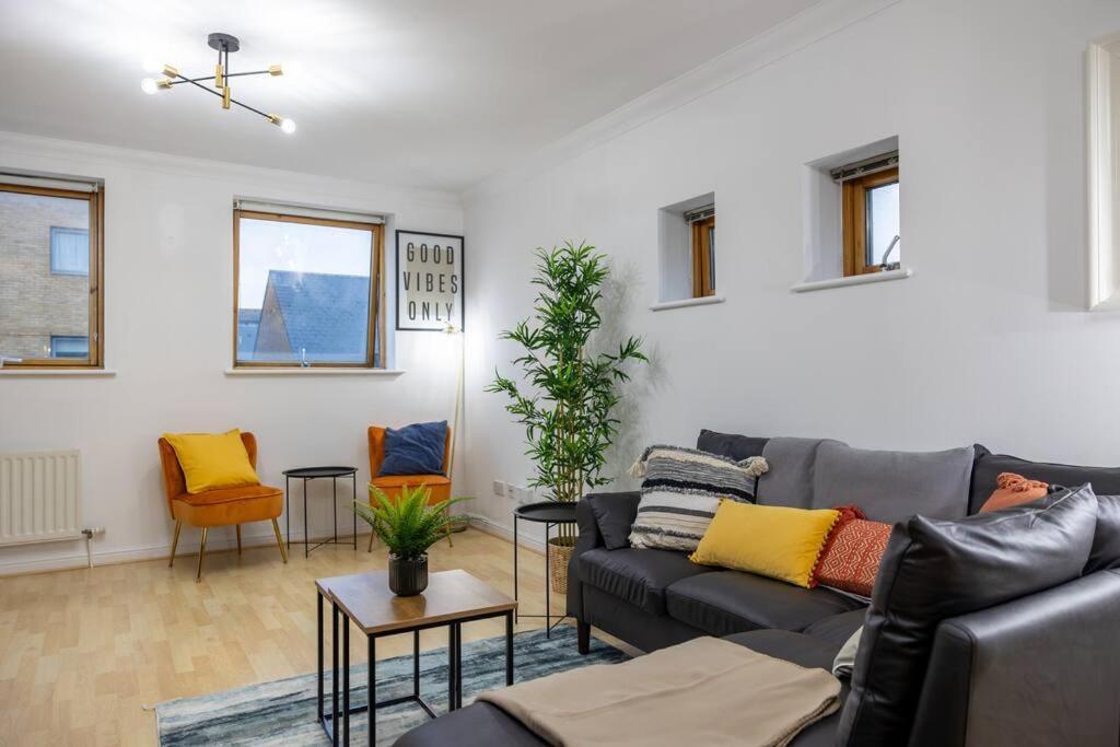 Morden London Apartment, By The Sea With Free Parking Luaran gambar