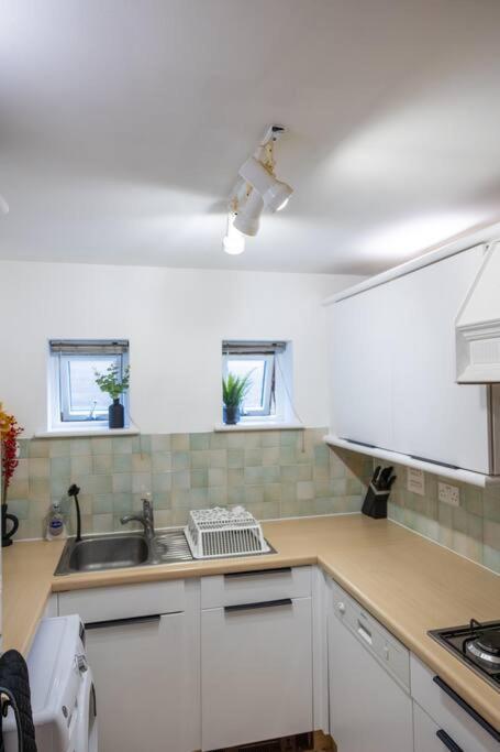 Morden London Apartment, By The Sea With Free Parking Luaran gambar