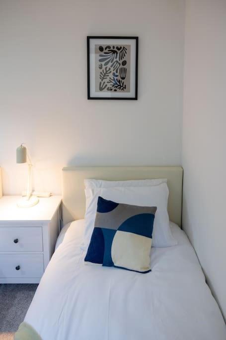 Morden London Apartment, By The Sea With Free Parking Luaran gambar